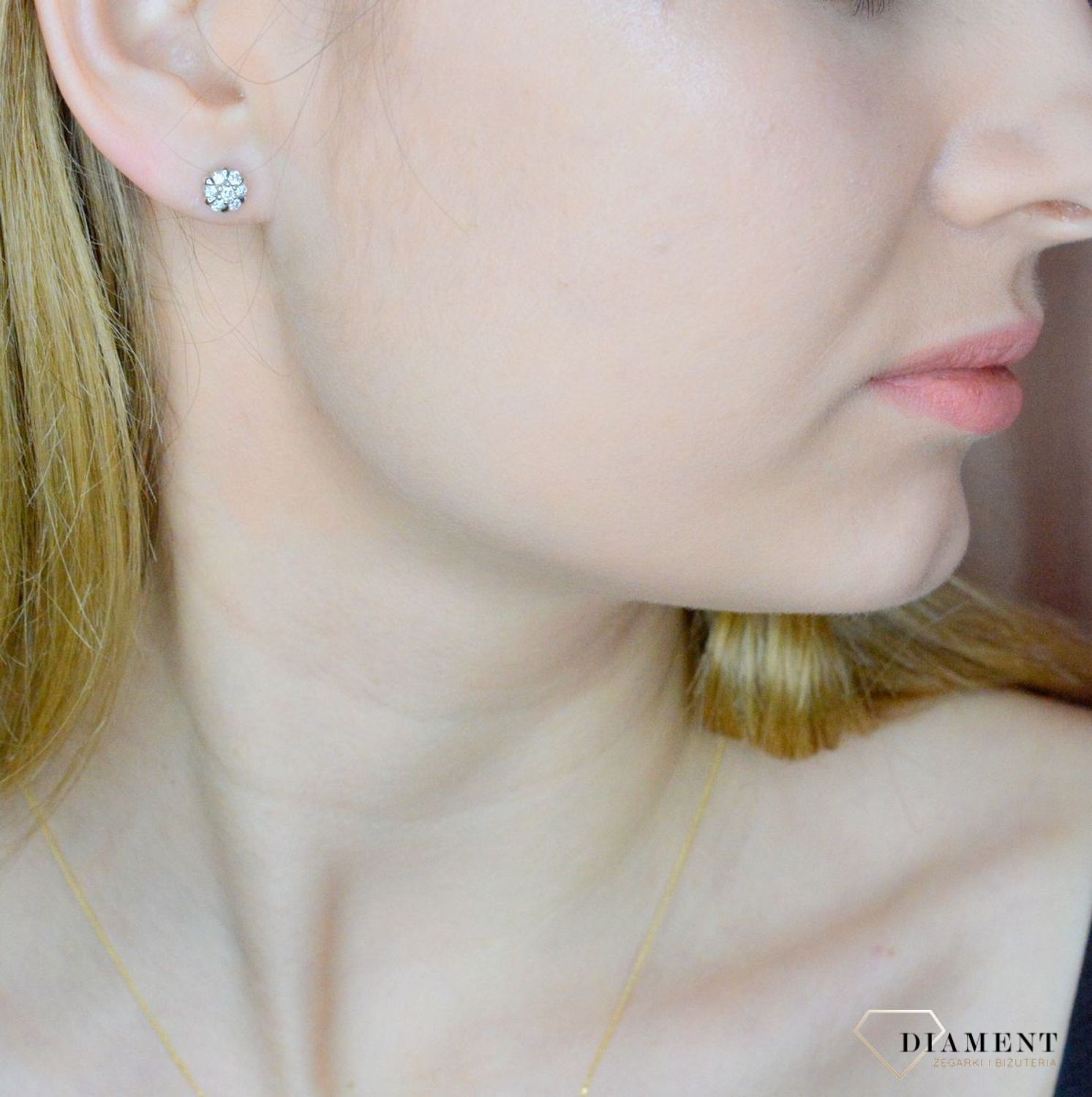 Złote kolczyki damskie 585 kwiatki z diamentami 05263 W-TCRSI-P1 0,44ct14.  Przepiękne kolczyki kwiatki złote z brylantami z zapięciem typu sztyft wykonane zostały z 14- karatowego złota próby 585. Klasyka w najlepszym wydaniu.jpg